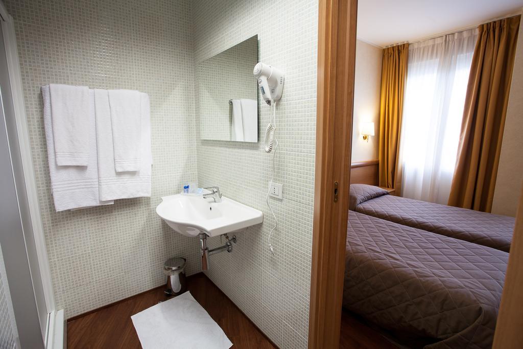 Hotel Esperia Rho Kültér fotó