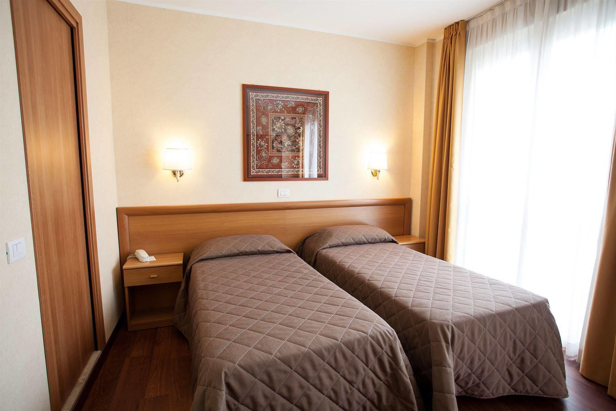 Hotel Esperia Rho Kültér fotó